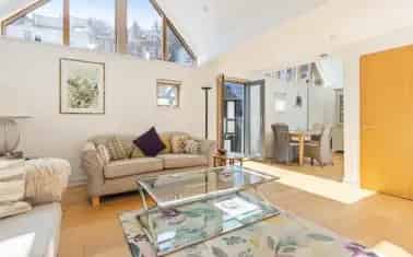 Dartmouth Town Centre Duplex Apartment Two Double Bedrooms Parking