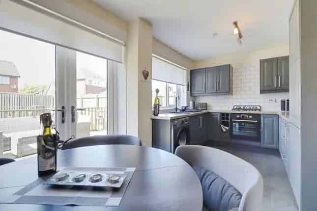 Semi Detached House for Sale in Glasgow G33
