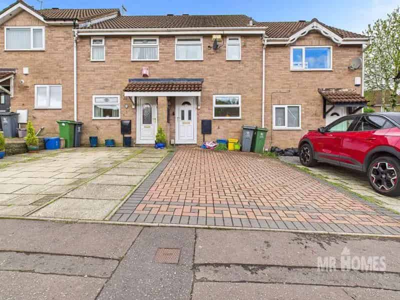 2 Bedroom Mid Terrace House For Sale
