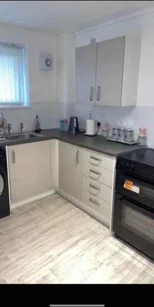 Ground Floor Flat Near Trafford General Hospital Urmston