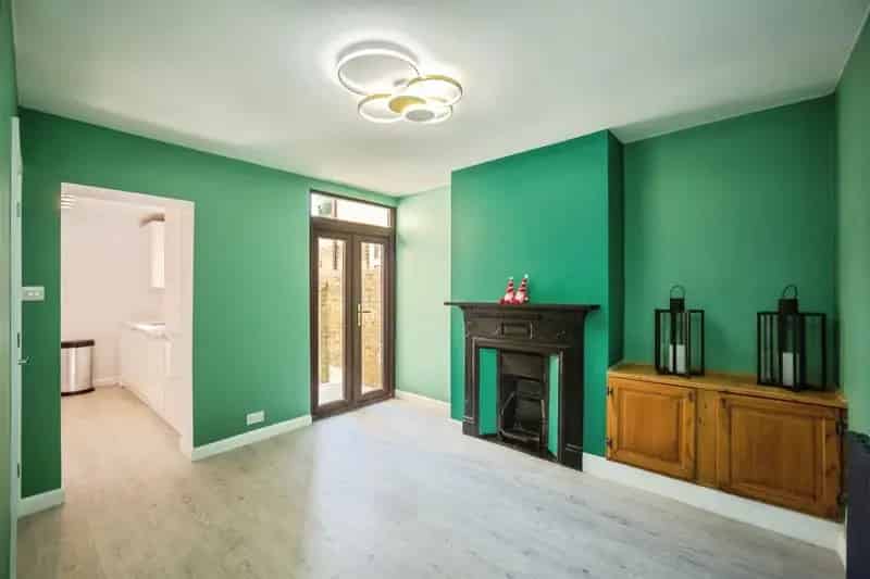 Three Bedroom Mid Terraced House Maidstone Modern Kitchen Private Garden