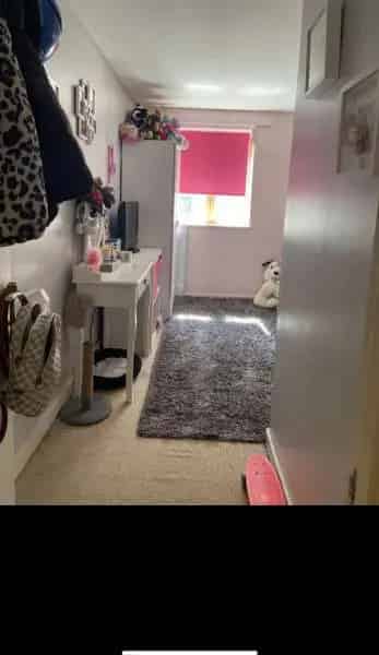2 Double Bedroom Flat with Balcony and Parking