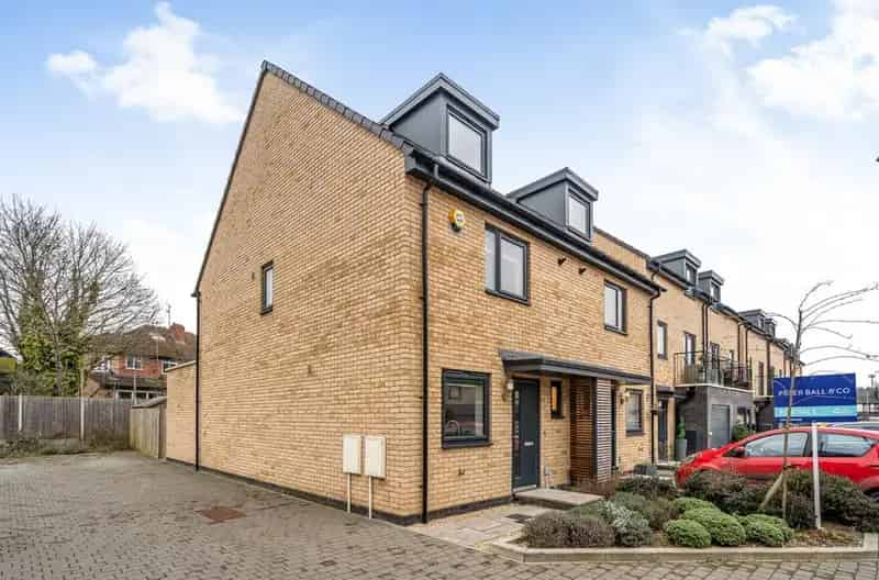 3 bedroom semi-detached house for sale