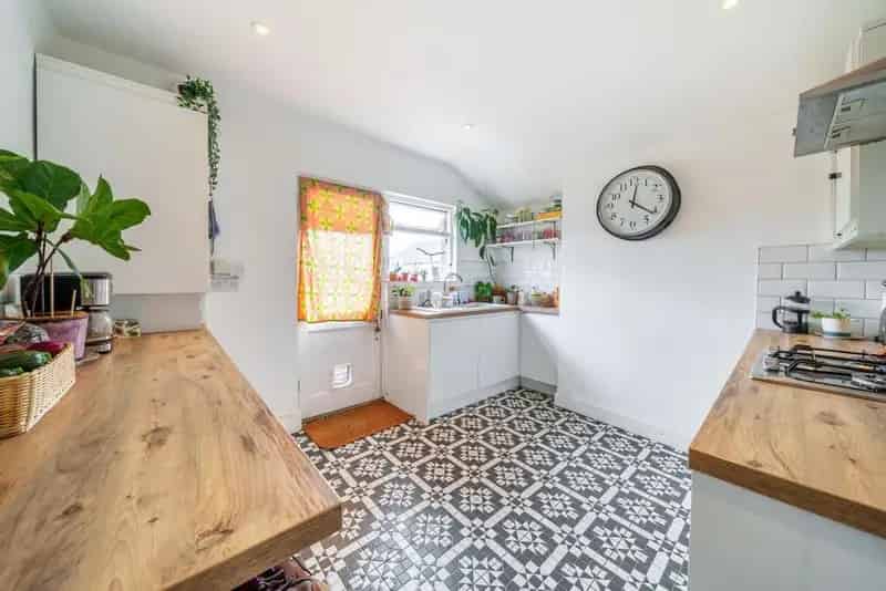Three Double Bedroom Period Maisonette in Central Balham