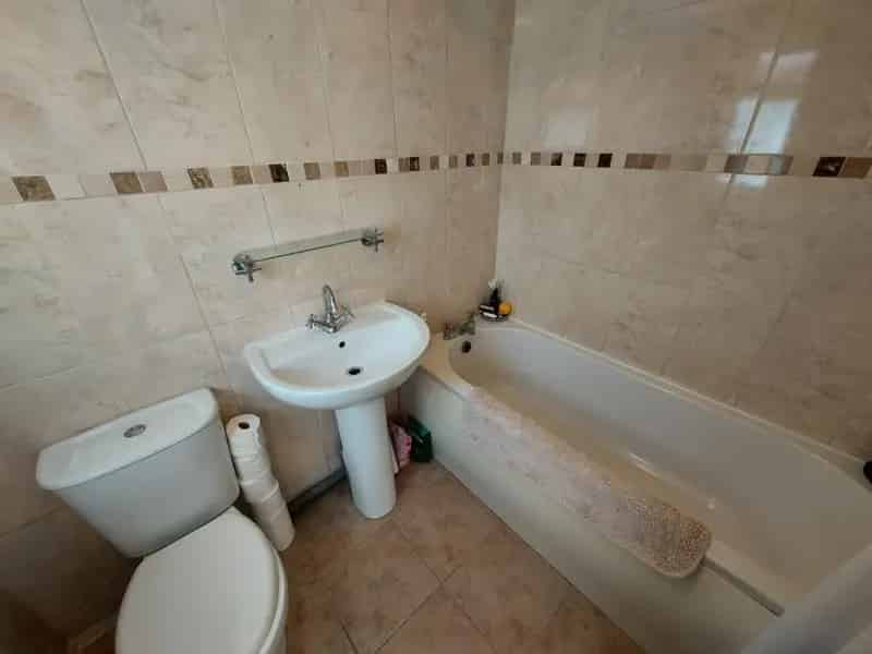 Walsall 2 Bed Terraced House - Modern Kitchen & Garden