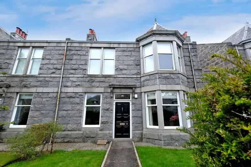 2 Bedroom Ground Floor Flat for Sale Granite Stone