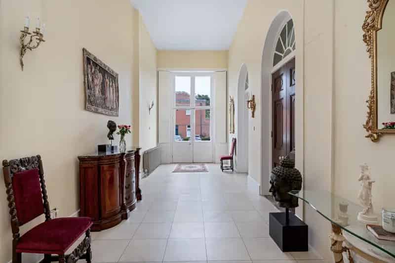 Spacious 3-Bedroom Ground Floor Apartment Bretby Hall