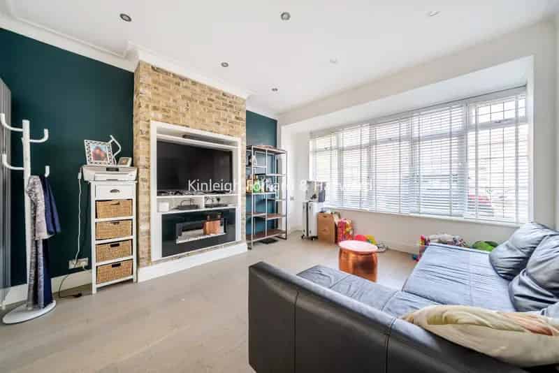 Four Bedroom Semi Detached House Near Bromley Common
