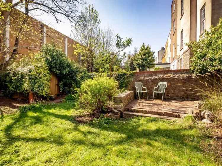 6 Bedroom Semi-Detached House for Sale