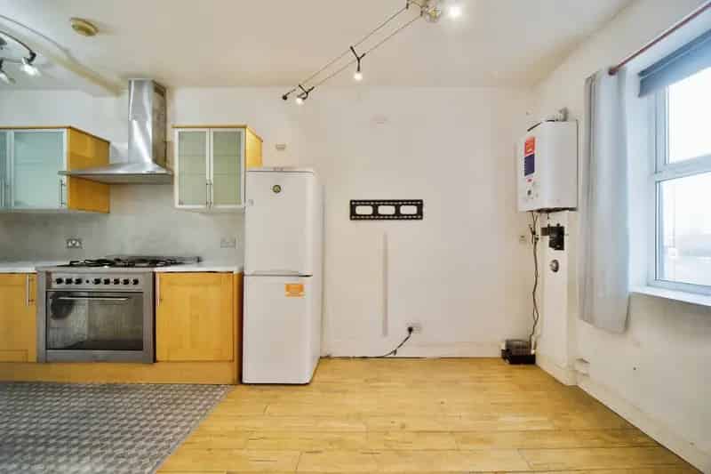 Two Double Bedroom Apartment Near Bromley By Bow Station