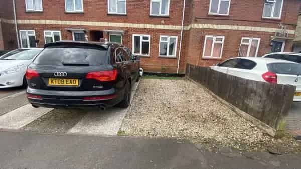 3 Bedroom House Large Garden Near Shops