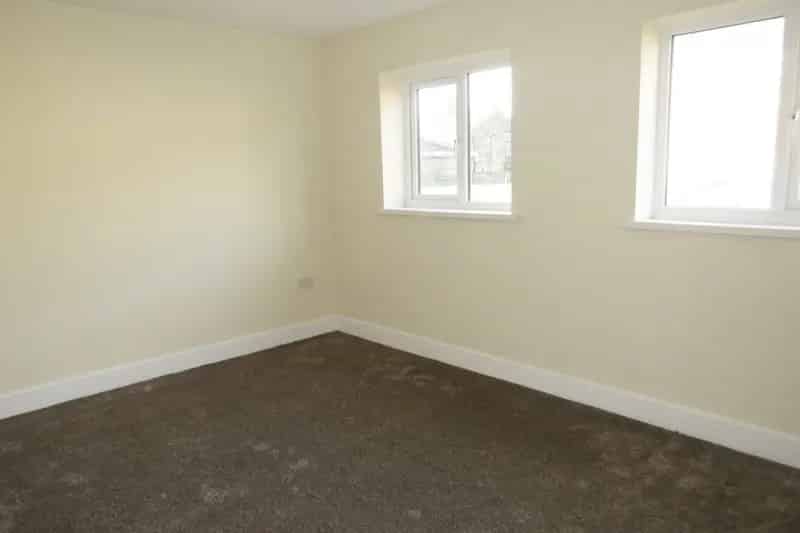 Three Bedroom House with Parking and Garden