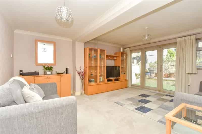 3 Bedroom Terraced House for Sale Near Shops and Schools