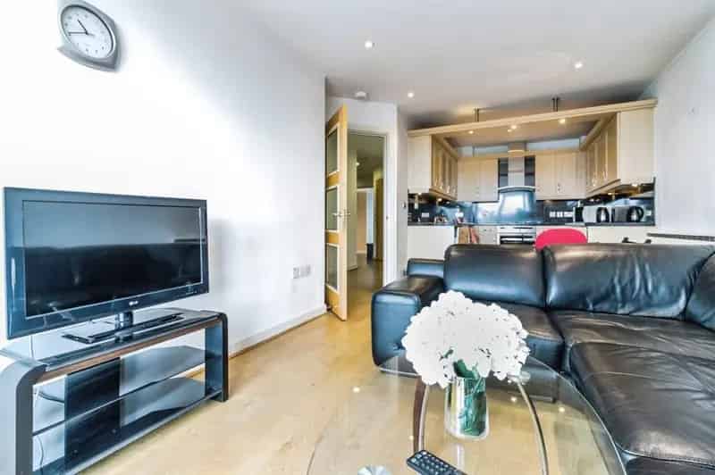 2 Bed Salford Apartment Stunning City Views Secure Parking