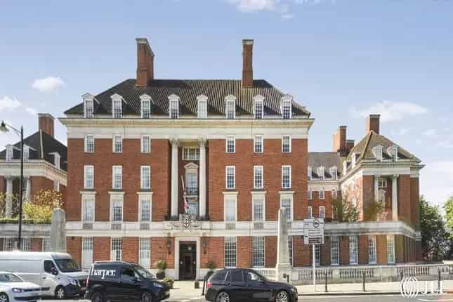 Flat for sale in Richmond Hill, Richmond TW10