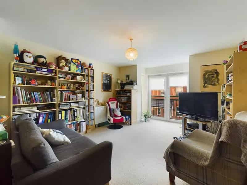 2 bedroom Flat
 For Sale