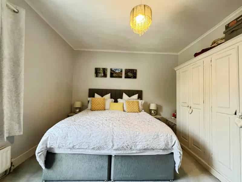 3 Bedroom House Overlooking Butts Park - Leasehold
