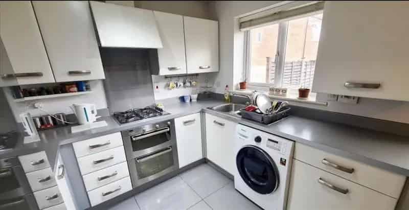Three Bedroom House for Sale No Upward Chain