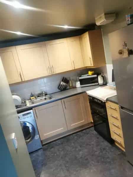 Renovated 1 Bedroom Flat Secure Tenancy New Hot Water System