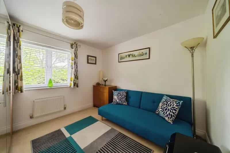 Five Bedroom Detached House with Modern Open Plan Living