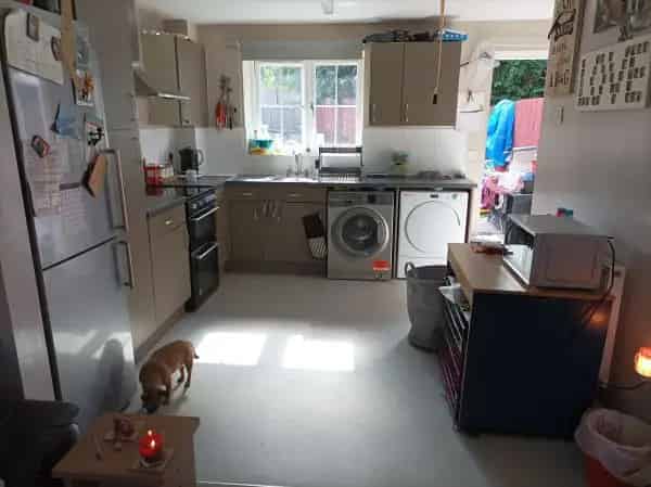 Beautiful 1 Bedroom House Near Shops and Transport