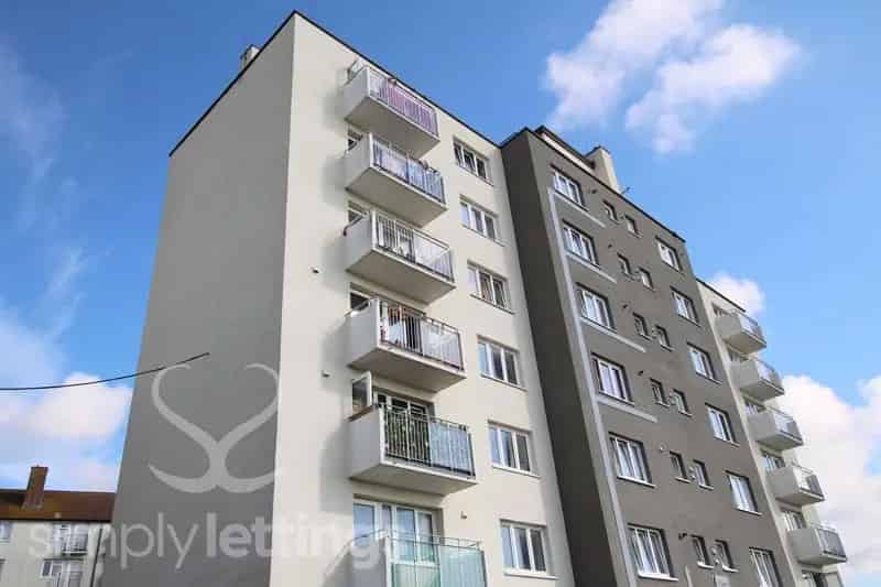 2 Bedroom Flat House to Rent - Sea Views - Near Hospital