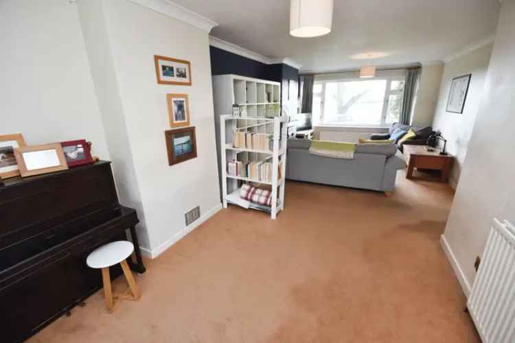 Five Bedroom House with Conservatory and Garden