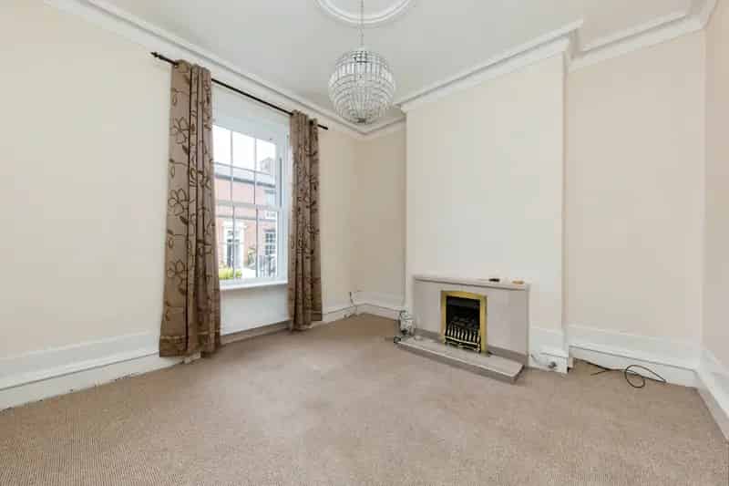 Macclesfield Period Property - 3 Beds, Modern Kitchen, No Onward Chain