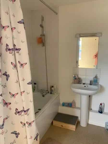 Two Bedroom Flat with Parking and Pet-Friendly