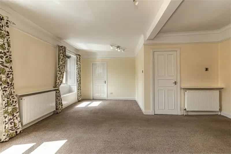 3 Bed Flat - Maisonette with 2 Reception Rooms