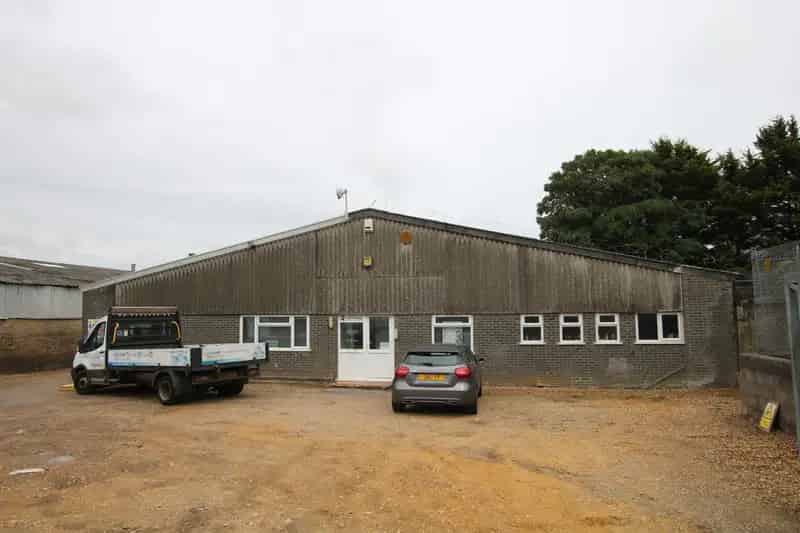 Industrial Warehouse Unit To Let 2914 sq ft