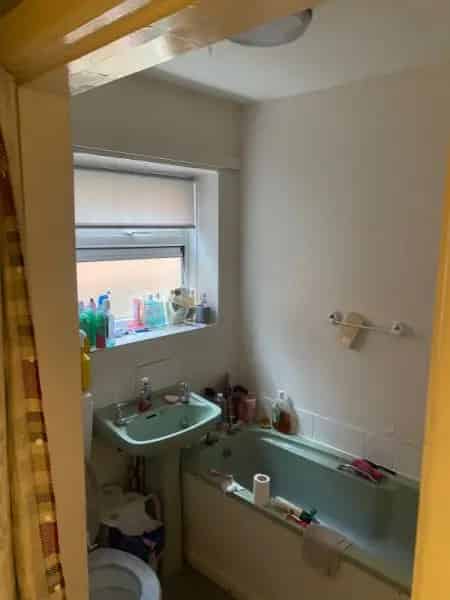 1 Bedroom Ground Floor Flat Near Schools and Shops
