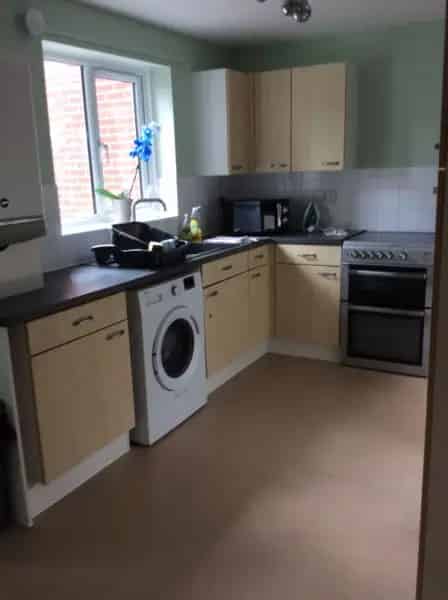 3 Bedroom House Large Driveway Lovely Garden Downstairs Toilet