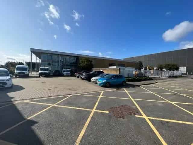 19500 sq ft Warehouse Slough Trading Estate Excellent Road Frontage