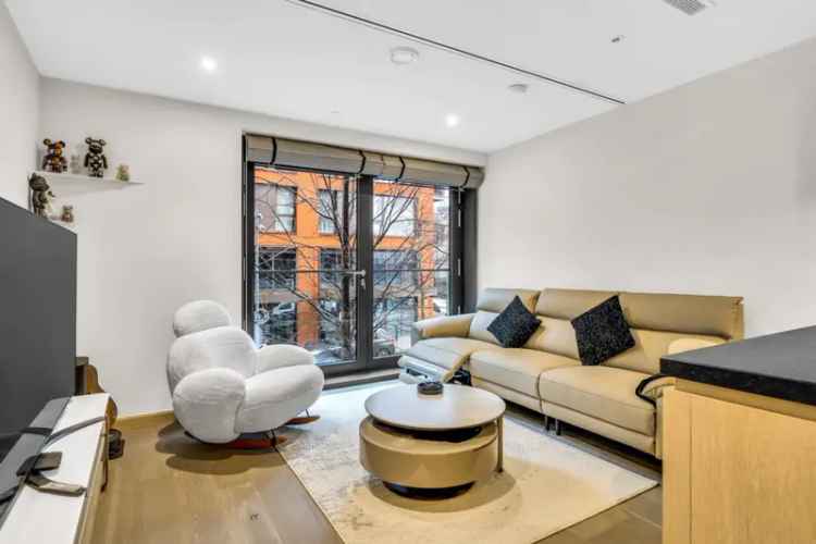 2 Bedroom Flat for Sale in Embassy Gardens
