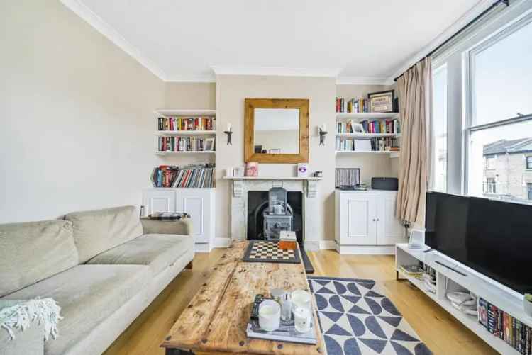 Spacious Two Bedroom Period Property Battersea Northcote Road