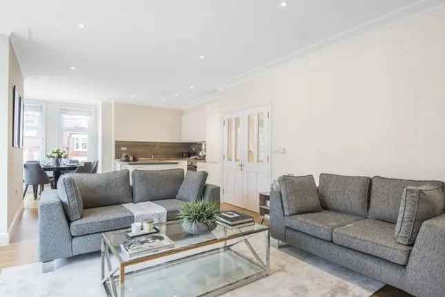 Flat to rent in Hamlet Gardens, London W6