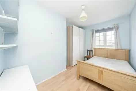 2 Double Bedroom Flat 83m² Wapping London