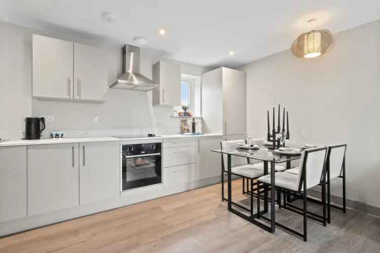 2 Bedroom Flat for Sale Near Leamington Spa Station