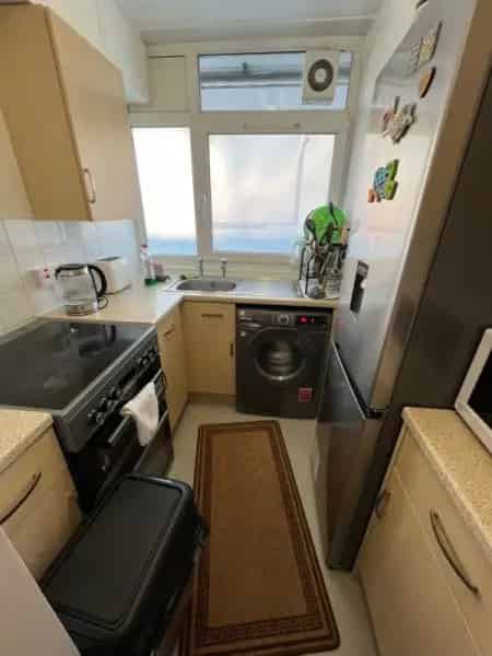 Studio Flat near South Quay DLR East London