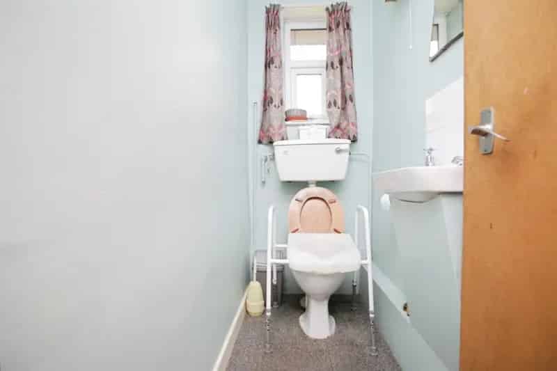 Spacious 3-Bed Detached Bungalow with Large Garden