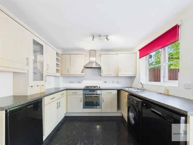3 Bedroom End Town House For Sale