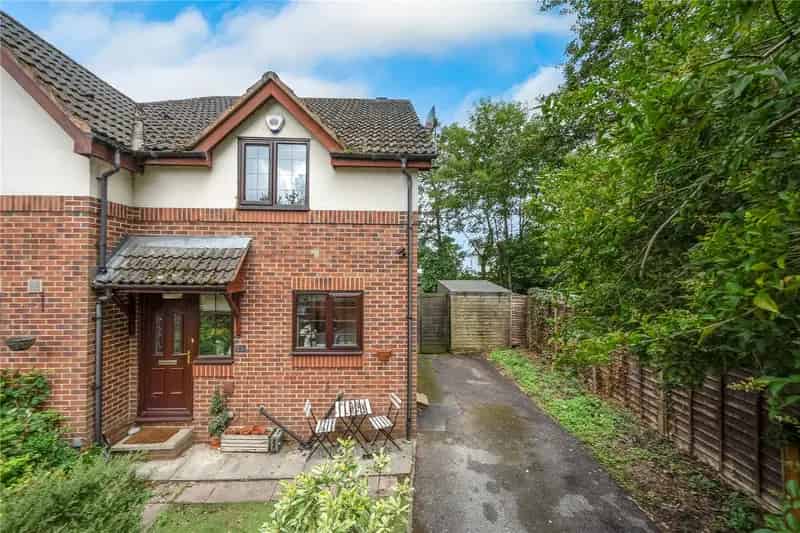 3 Bed Semi Detached House with Conservatory and Parking Near Leeds