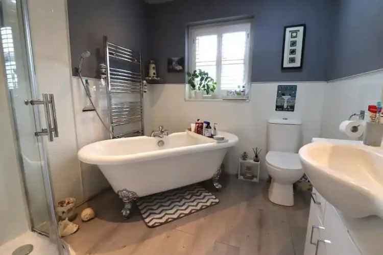 3 Bedroom Detached House for Sale in Bowdon