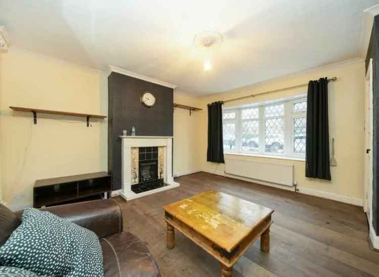 House For Sale in Colin Crescent, London, England