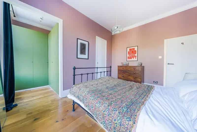 One Double Bedroom Apartment Near Forest Hill Station