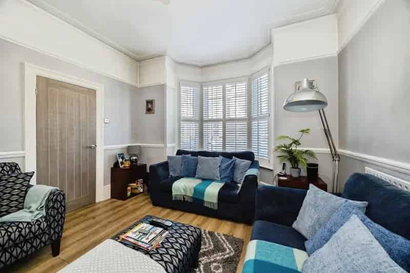 3-Bedroom Family Home with Modern Kitchen and Garden