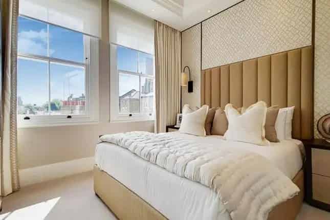 Elegant 2-Bedroom Apartment in Kensington with Hyde Park Views