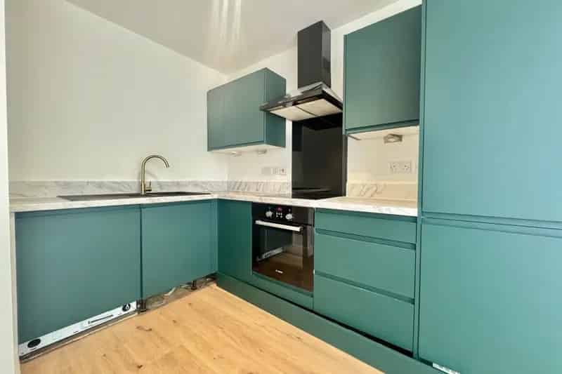 2 Bedroom House with Modern Kitchen and Integrated Appliances