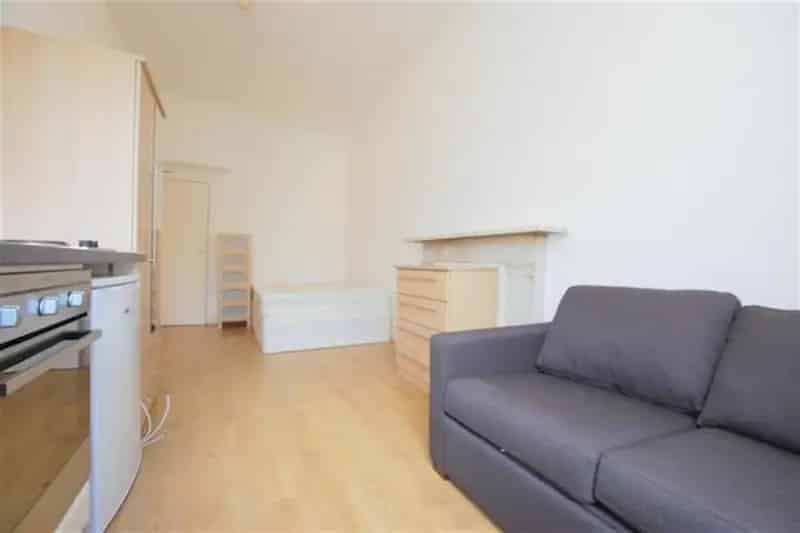 Refurbished Studio Flat to Let - Belsize Park